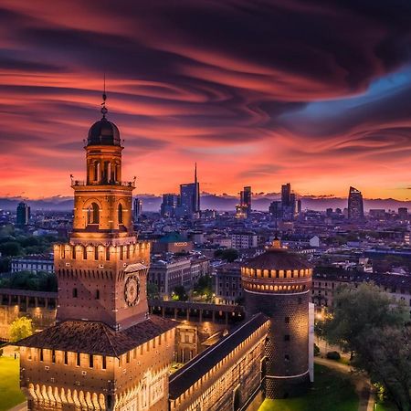 City Centre Apartment - 10 Minutes To Duomo - Free Wifi E Netflix Milan Luaran gambar