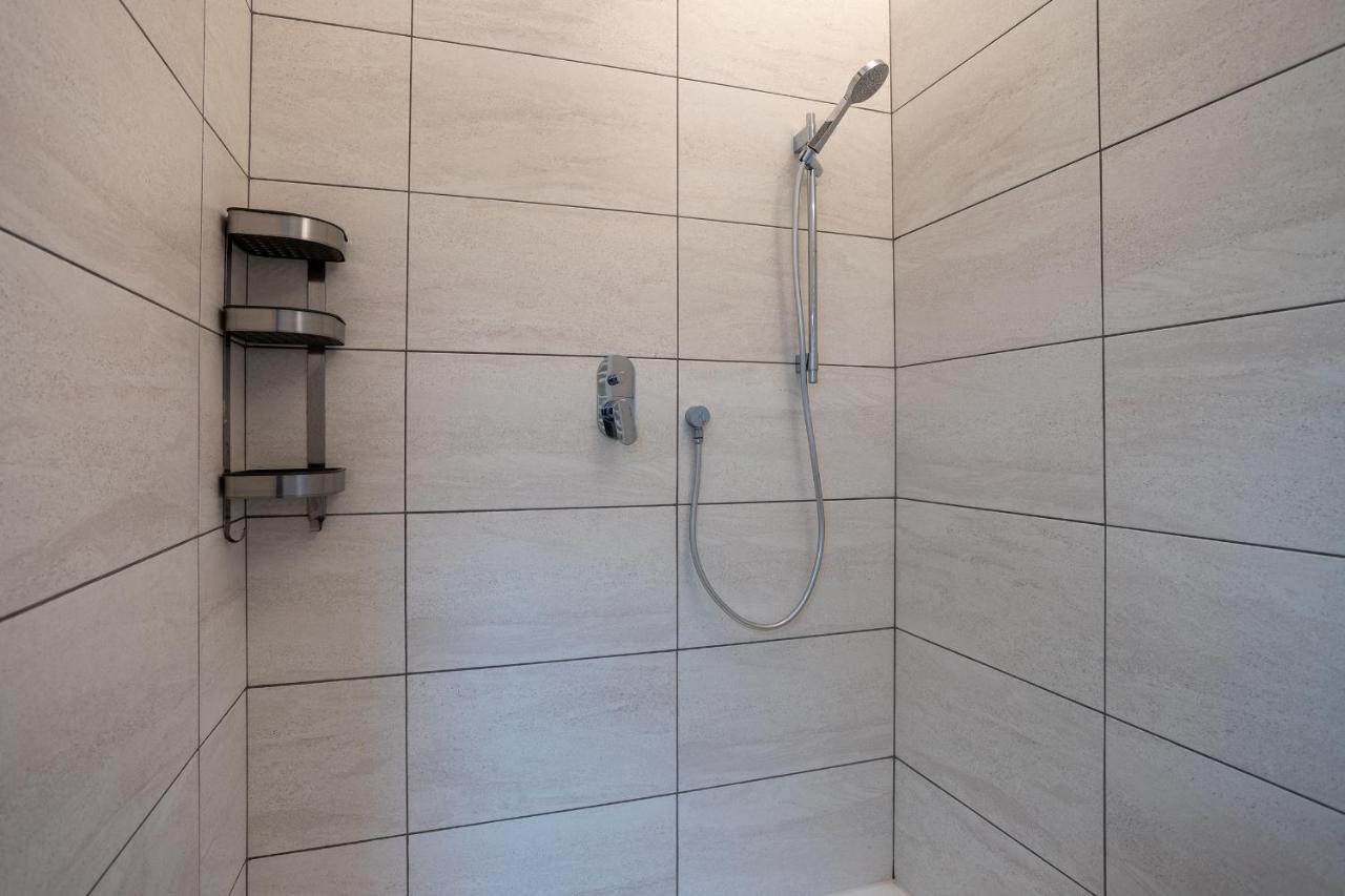 City Centre Apartment - 10 Minutes To Duomo - Free Wifi E Netflix Milan Luaran gambar